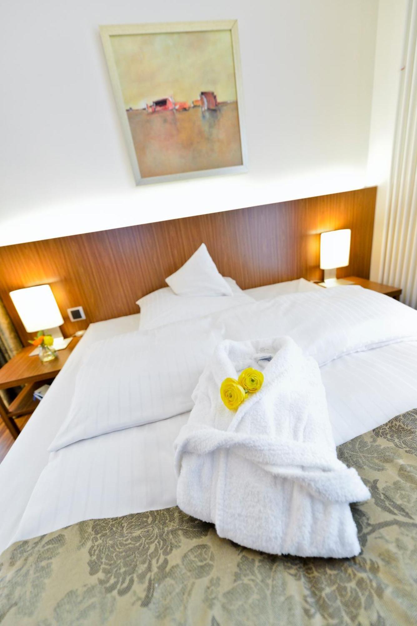 Hotel Klostergarten เคเวลาร์ ภายนอก รูปภาพ