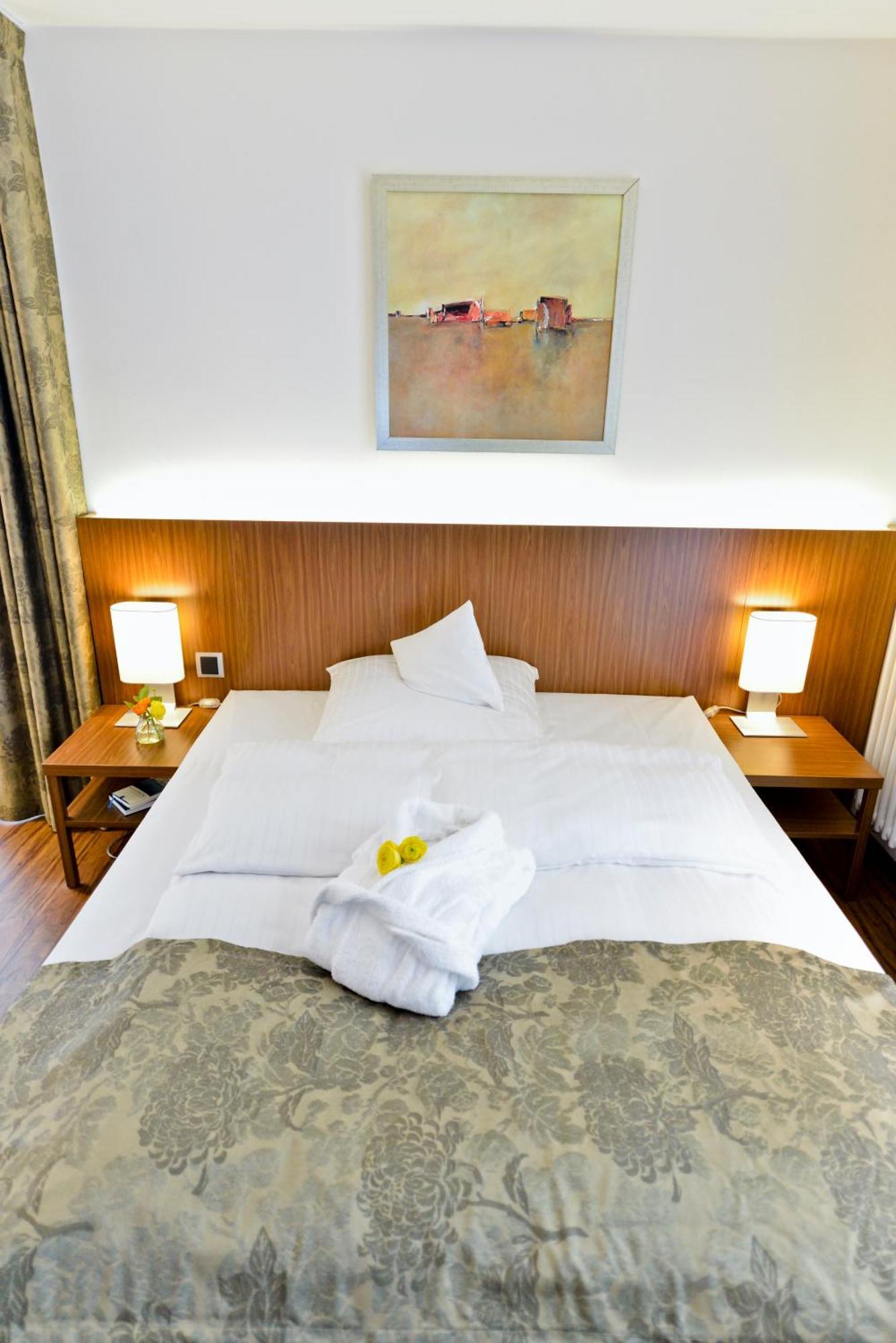 Hotel Klostergarten เคเวลาร์ ภายนอก รูปภาพ